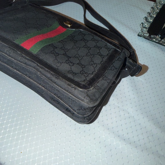 Vintage Gucci Sherry Shoulder Bag with Red and Green Stripe adjustable strap. - Picture 5 of 12